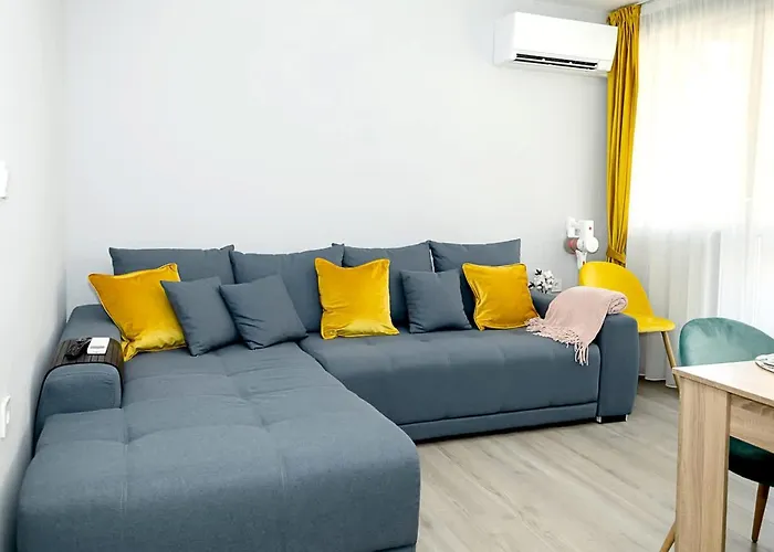 Stylish 2br With Underground Parking, By Flat Manаger * فارنا