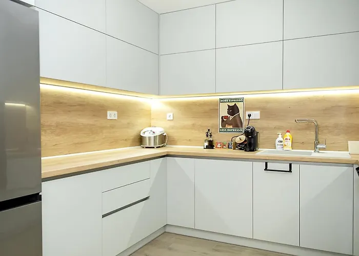 Stylish 2br With Underground Parking, By Flat Manаger فارنا