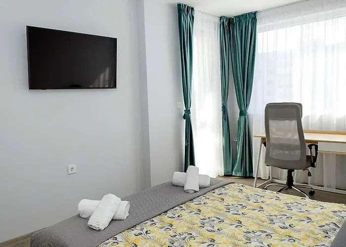 Stylish 2br With Underground Parking, By Flat Manаger * فارنا